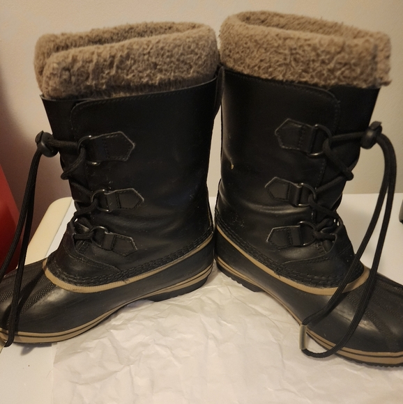 Sorel Winter Boots (Youth Size 5) - Picture 3 of 9